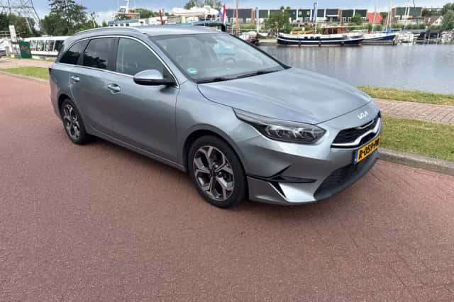Kia Ceed Sportswagon (2022) thumbnail 2