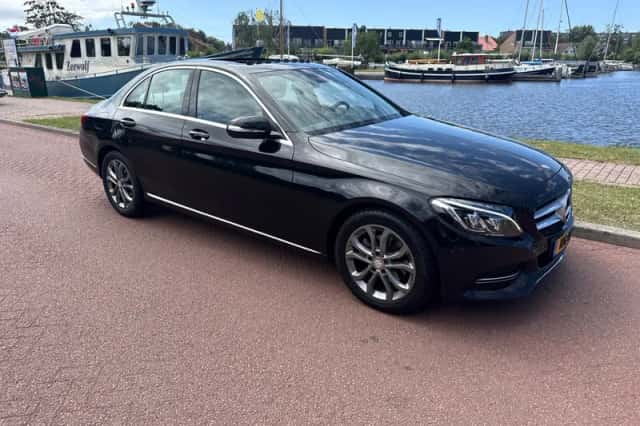 Mercedes-Benz C-Klasse (2015) thumbnail 3