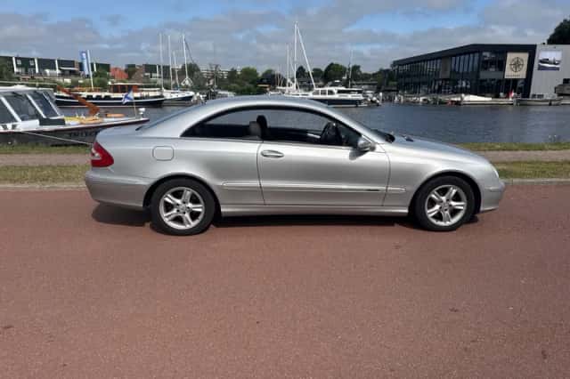 Mercedes-Benz CLK-Klasse (2002) thumbnail 2