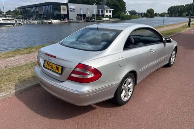 Mercedes-Benz CLK-Klasse (2002) thumbnail 5