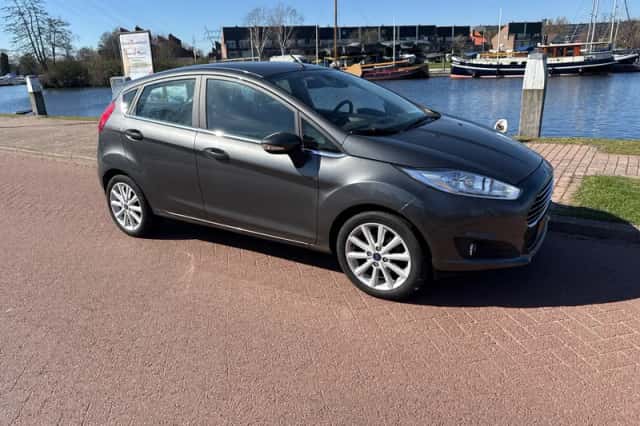 Ford Fiesta (2017) thumbnail 2
