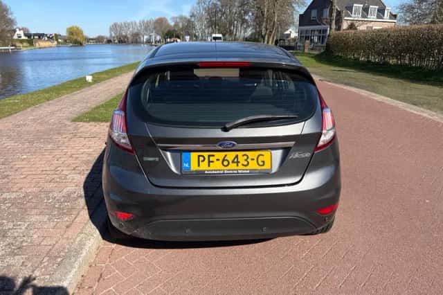 Ford Fiesta (2017) thumbnail 3