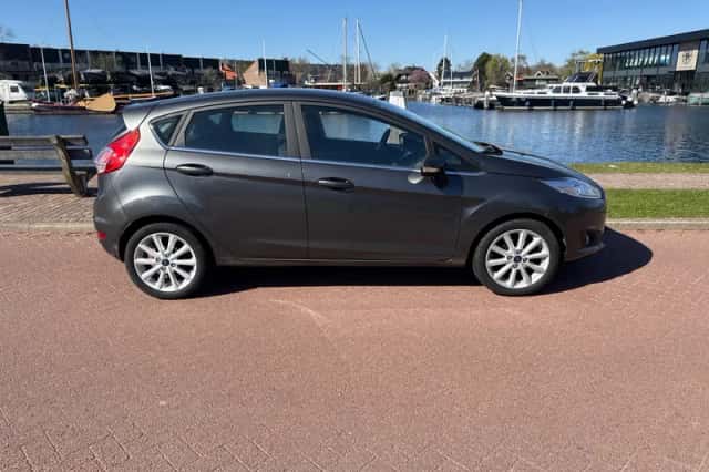 Ford Fiesta (2017) thumbnail 5