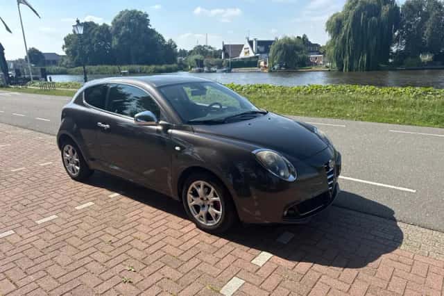 Alfa Romeo Mito (2015) thumbnail 2