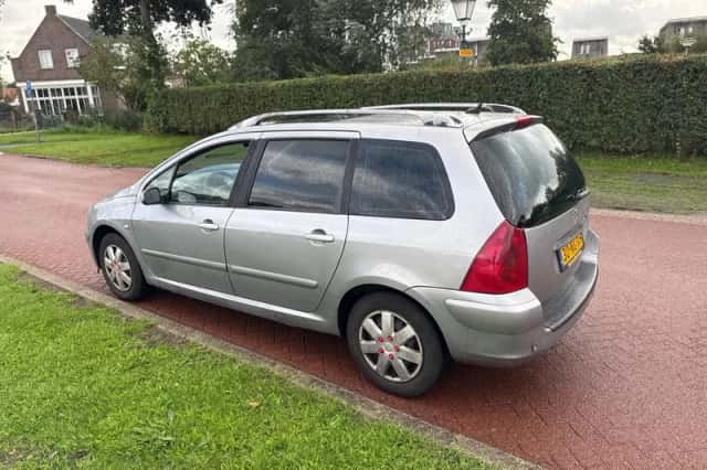 Peugeot 307 SW (2003) thumbnail 3
