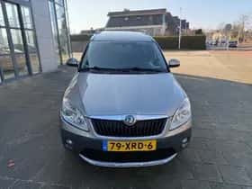 Škoda Roomster (2012) thumbnail 2