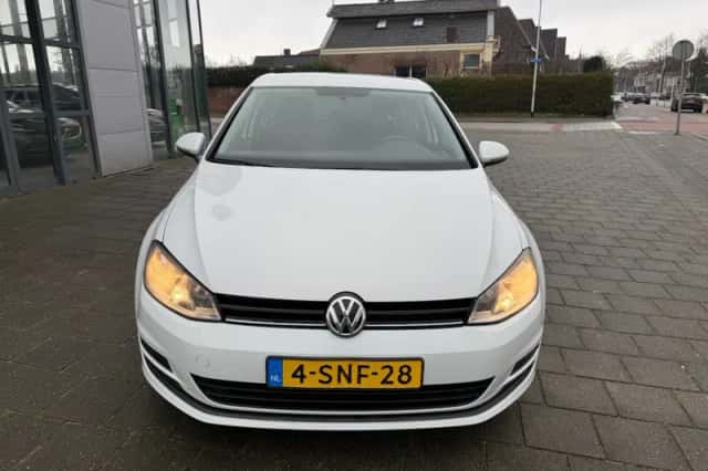 Volkswagen Golf (2014) thumbnail 2