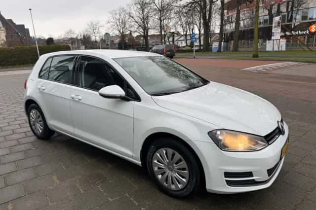 Volkswagen Golf (2014) thumbnail 3