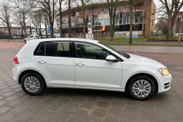 Volkswagen Golf (2014) thumbnail 4