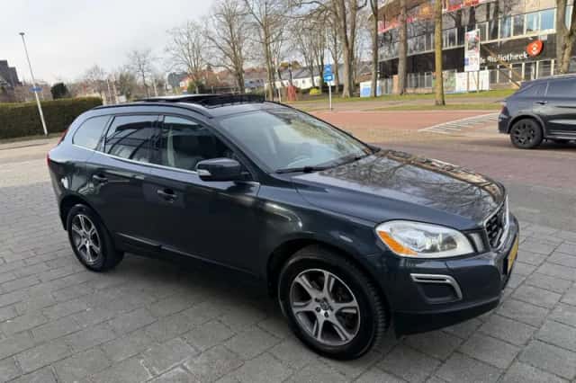 Volvo XC60 (2011) thumbnail 3