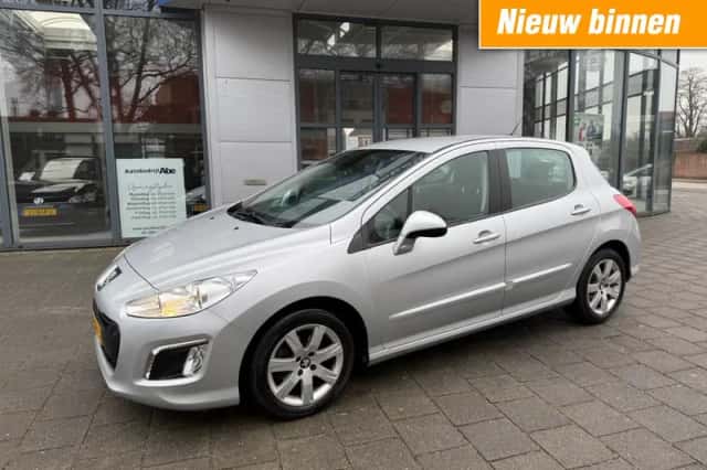 Peugeot 308 (2013) thumbnail 1