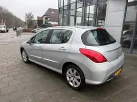 Peugeot 308 (2013) thumbnail 17