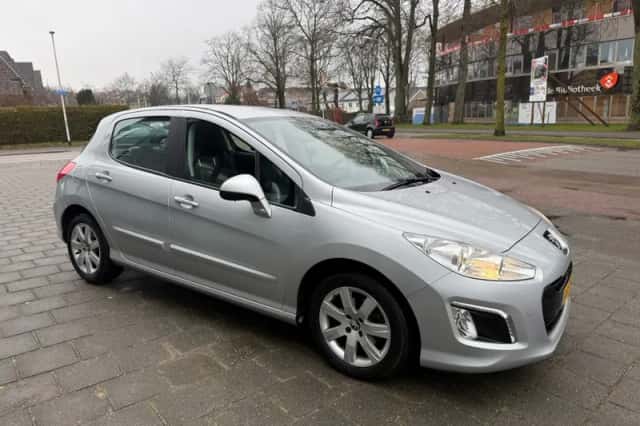 Peugeot 308 (2013) thumbnail 3