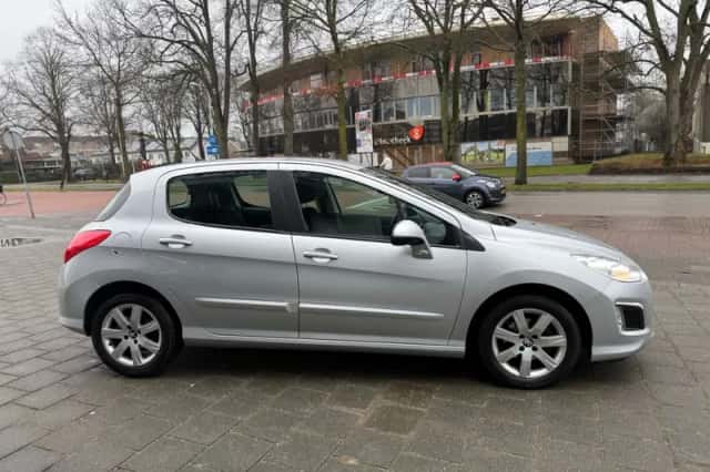 Peugeot 308 (2013) thumbnail 4