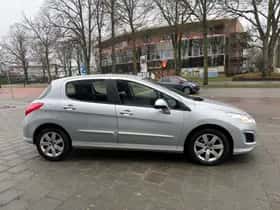 Peugeot 308 (2013) thumbnail 4