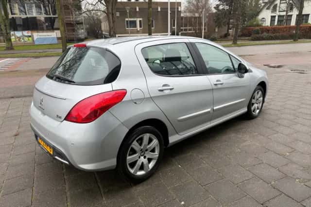 Peugeot 308 (2013) thumbnail 5