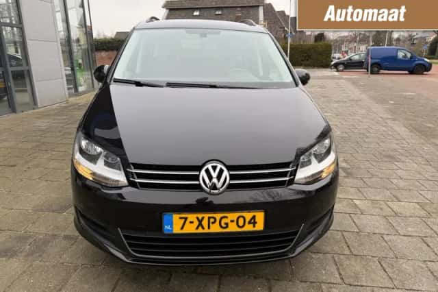 Volkswagen Sharan (2013) thumbnail 2