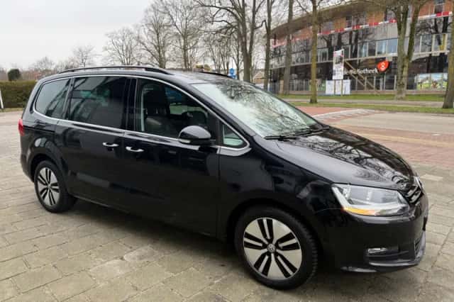 Volkswagen Sharan (2013) thumbnail 3