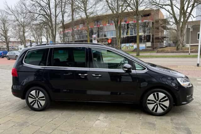 Volkswagen Sharan (2013) thumbnail 4