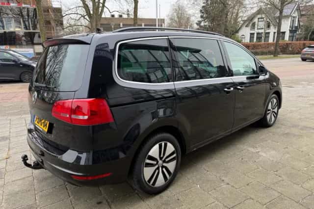 Volkswagen Sharan (2013) thumbnail 5