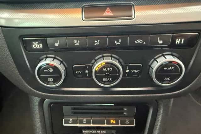 Volkswagen Sharan (2013) thumbnail 6