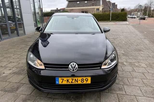 Volkswagen Golf (2013) thumbnail 2