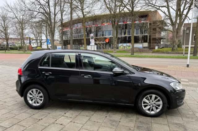 Volkswagen Golf (2013) thumbnail 4