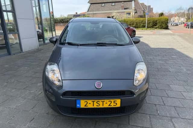 Fiat Punto (2014) thumbnail 2