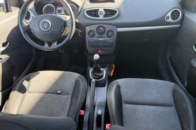 Renault Clio (2012) thumbnail 6
