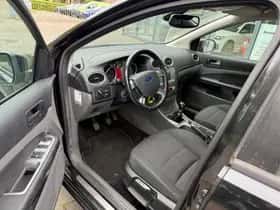 Ford Focus (2008) thumbnail 9