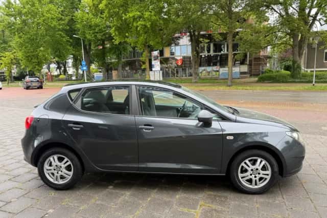 SEAT Ibiza (2010) thumbnail 4