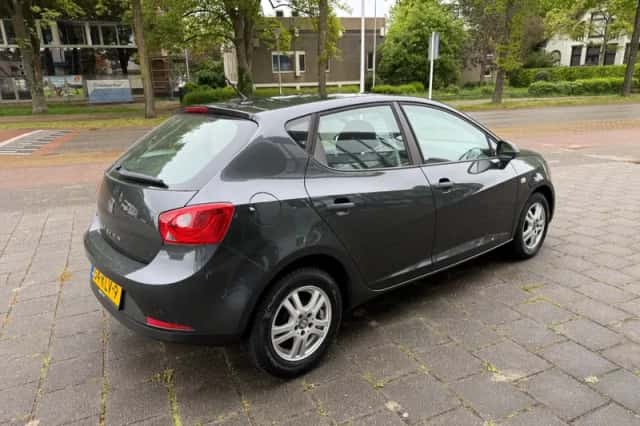 SEAT Ibiza (2010) thumbnail 5