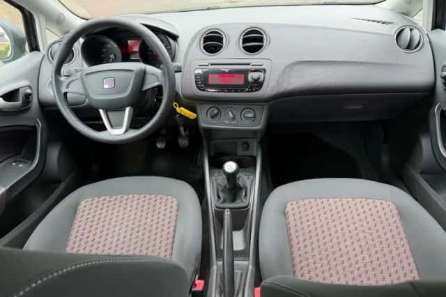 SEAT Ibiza (2010) thumbnail 6
