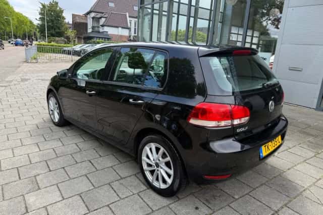Volkswagen Golf (2010) thumbnail 4