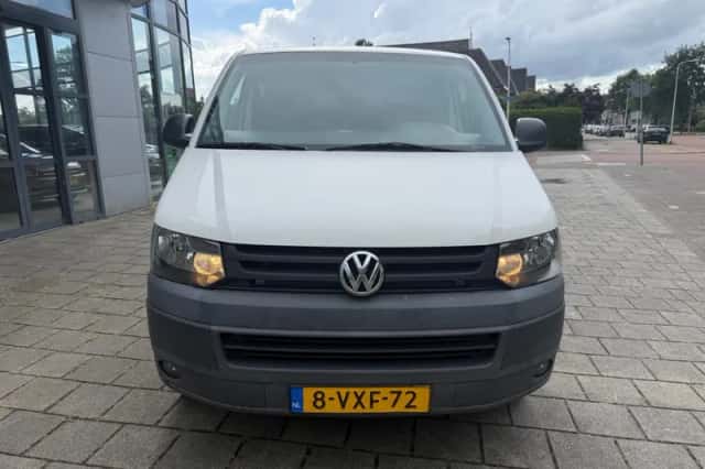 Volkswagen Transporter (2012) thumbnail 2