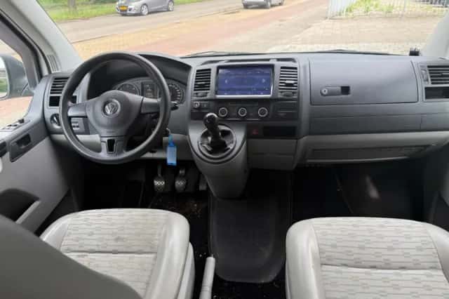 Volkswagen Transporter (2012) thumbnail 6