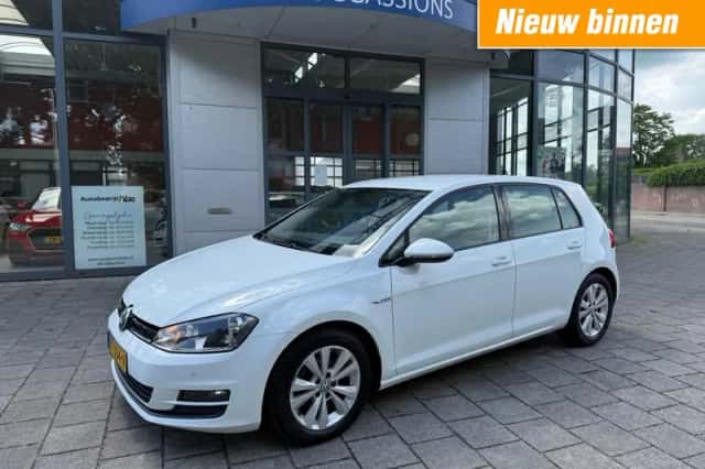 Volkswagen Golf (2016) thumbnail 1
