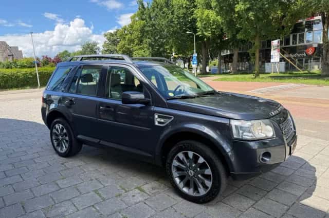 Land Rover Freelander (2010) thumbnail 3