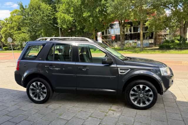Land Rover Freelander (2010) thumbnail 4