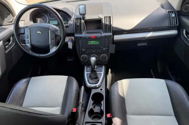 Land Rover Freelander (2010) thumbnail 6