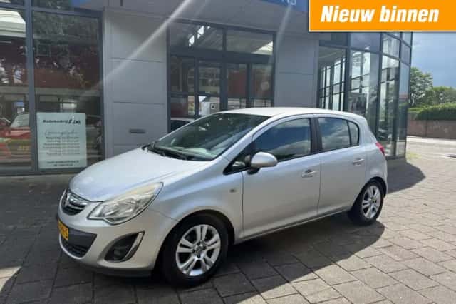 Opel Corsa (2012) thumbnail 1