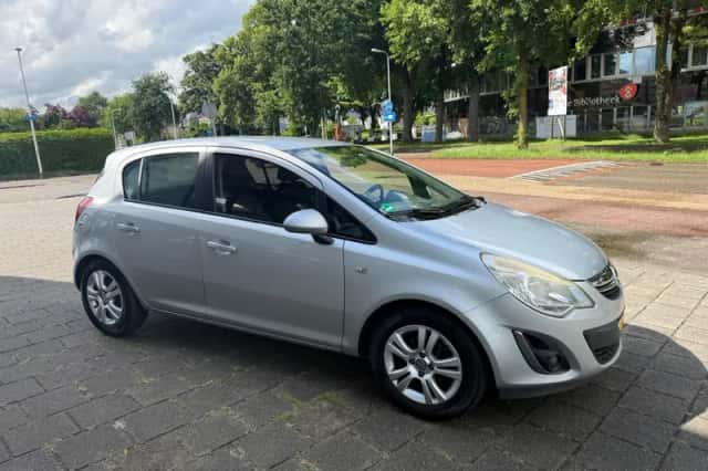Opel Corsa (2012) thumbnail 3