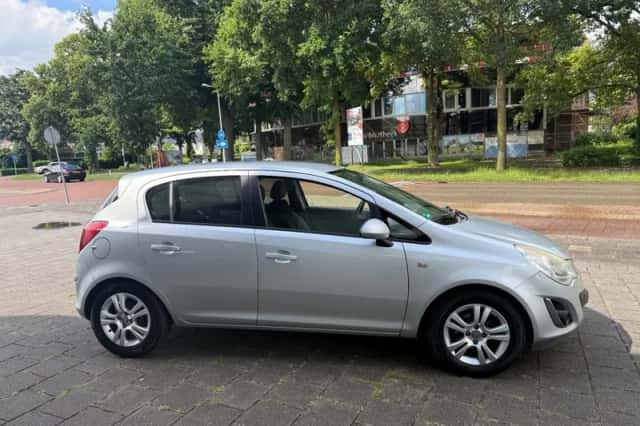 Opel Corsa (2012) thumbnail 4