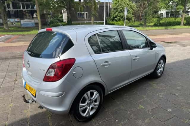 Opel Corsa (2012) thumbnail 5