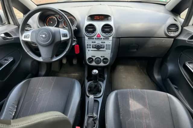 Opel Corsa (2012) thumbnail 6