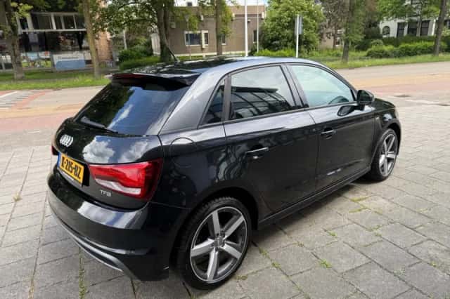 Audi A1 (2013) thumbnail 5
