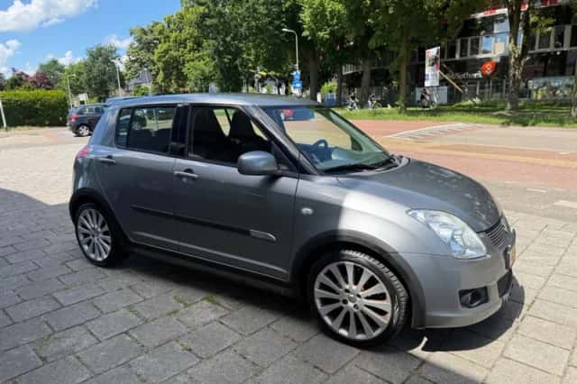 Suzuki Swift (2009) thumbnail 2