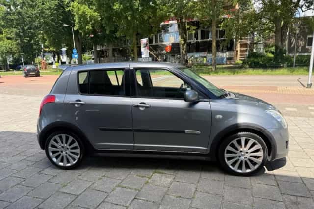 Suzuki Swift (2009) thumbnail 3