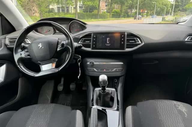 Peugeot 308 (2016) thumbnail 6