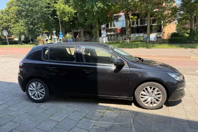 Peugeot 308 (2015) thumbnail 4